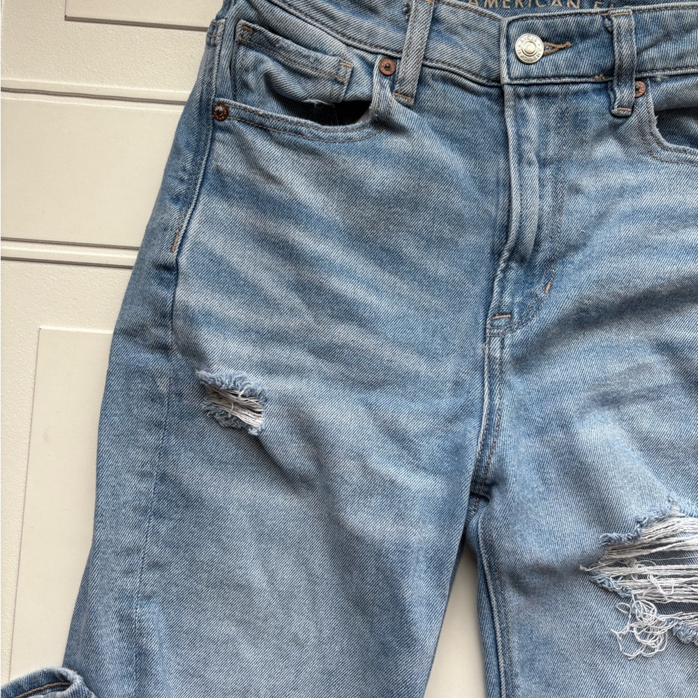 American Eagle Women’s Mom Straight Leg Distressed Jeans Size 6 - Picture 3 of 7